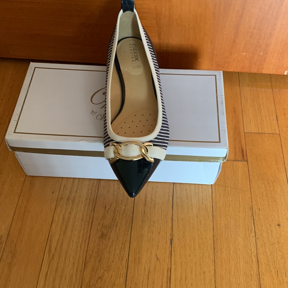 Brand new comfortable shoes with low heels - Picture 3 of 8
